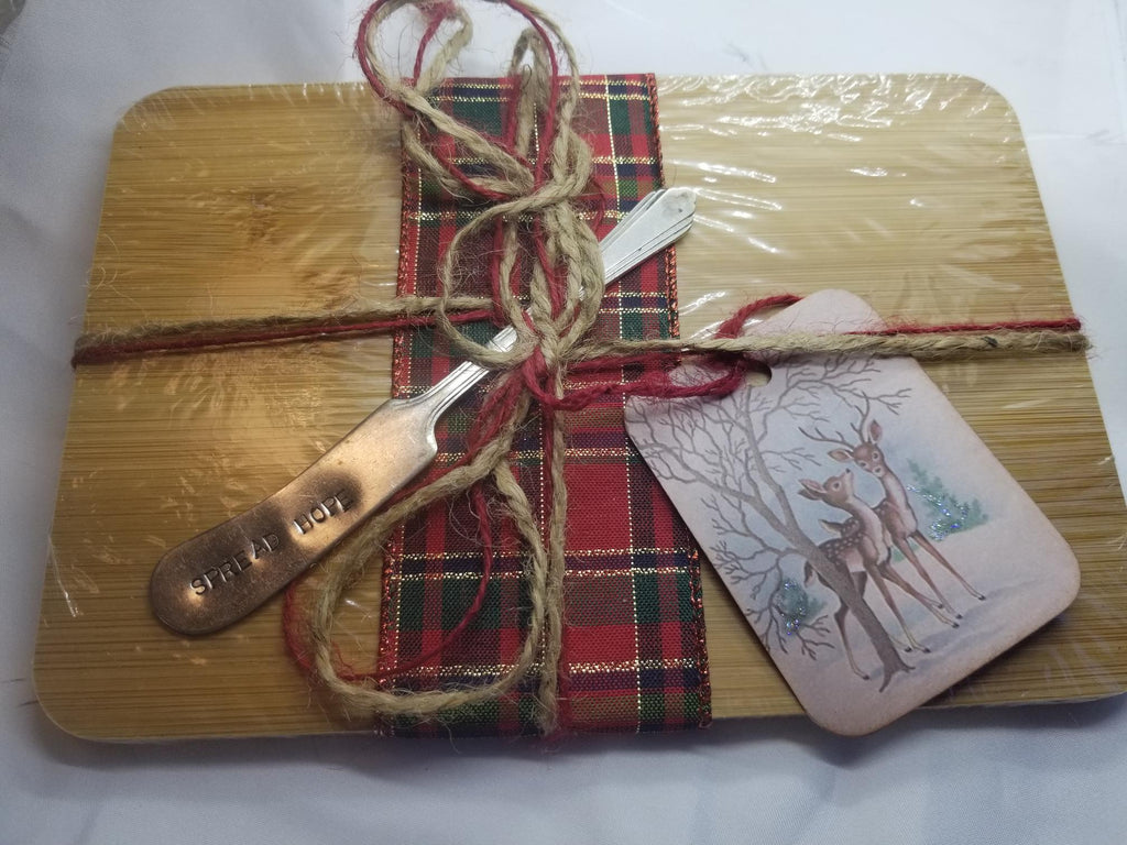 Cutting board with handstamped spreader - Kpughdesigns