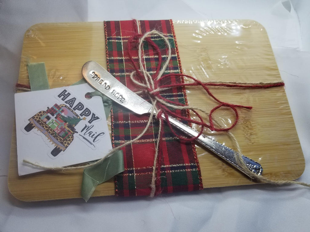 Cutting board with handstamped spreader - Kpughdesigns