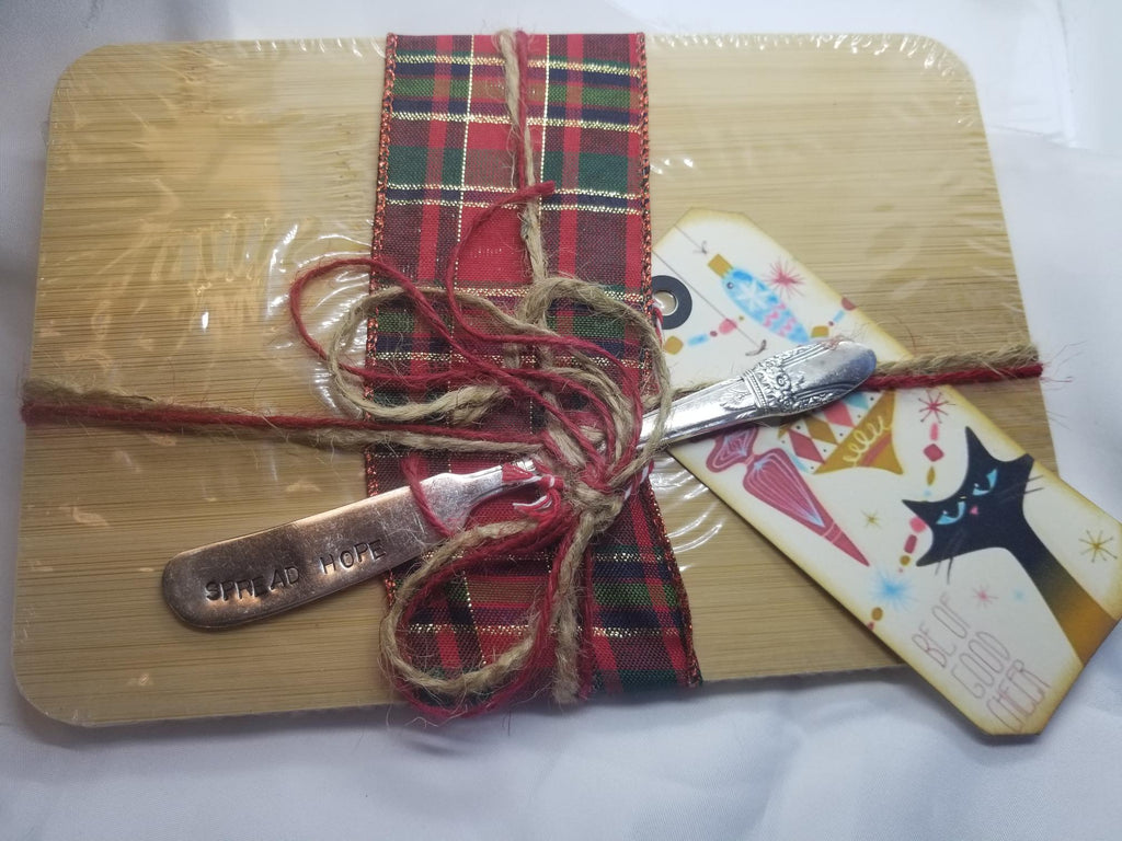 Cutting board with handstamped spreader - Kpughdesigns