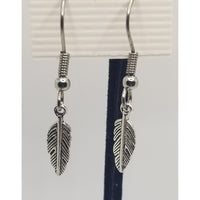 Feather pierced earrings, small feathers - Kpughdesigns