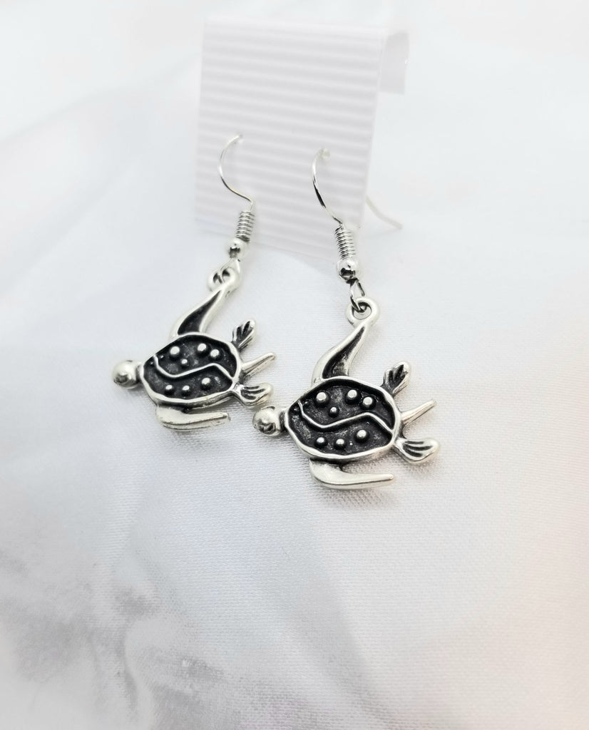 Sea turtle earrings, pierced, antique silver - Kpughdesigns