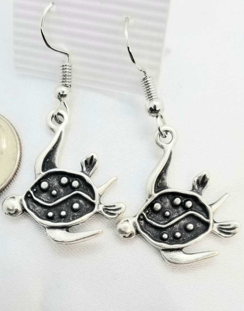 Sea turtle earrings, pierced, antique silver - Kpughdesigns