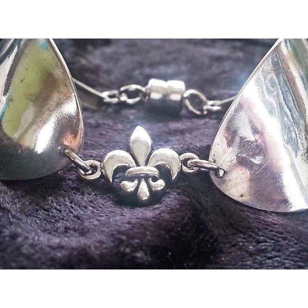Spoon bracelet, braclet, Fleur de lis, cuff, size medium, NOLA, New Orleans, Louisiana, Mardi Gras - Kpughdesigns