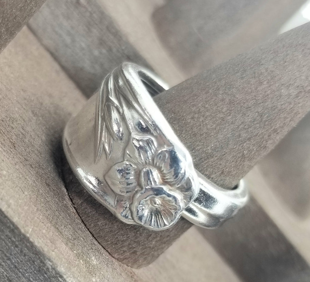 Spoon ring, daffodil, floral - Kpughdesigns
