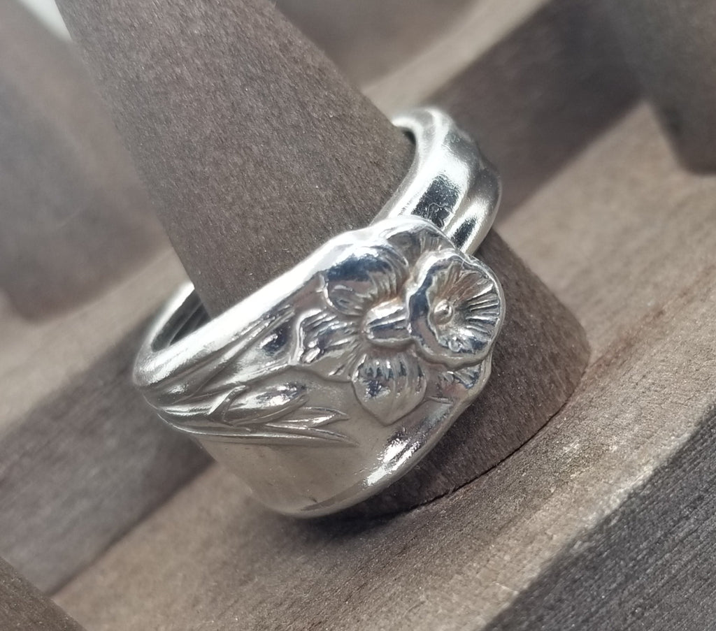Spoon ring, daffodil, floral - Kpughdesigns